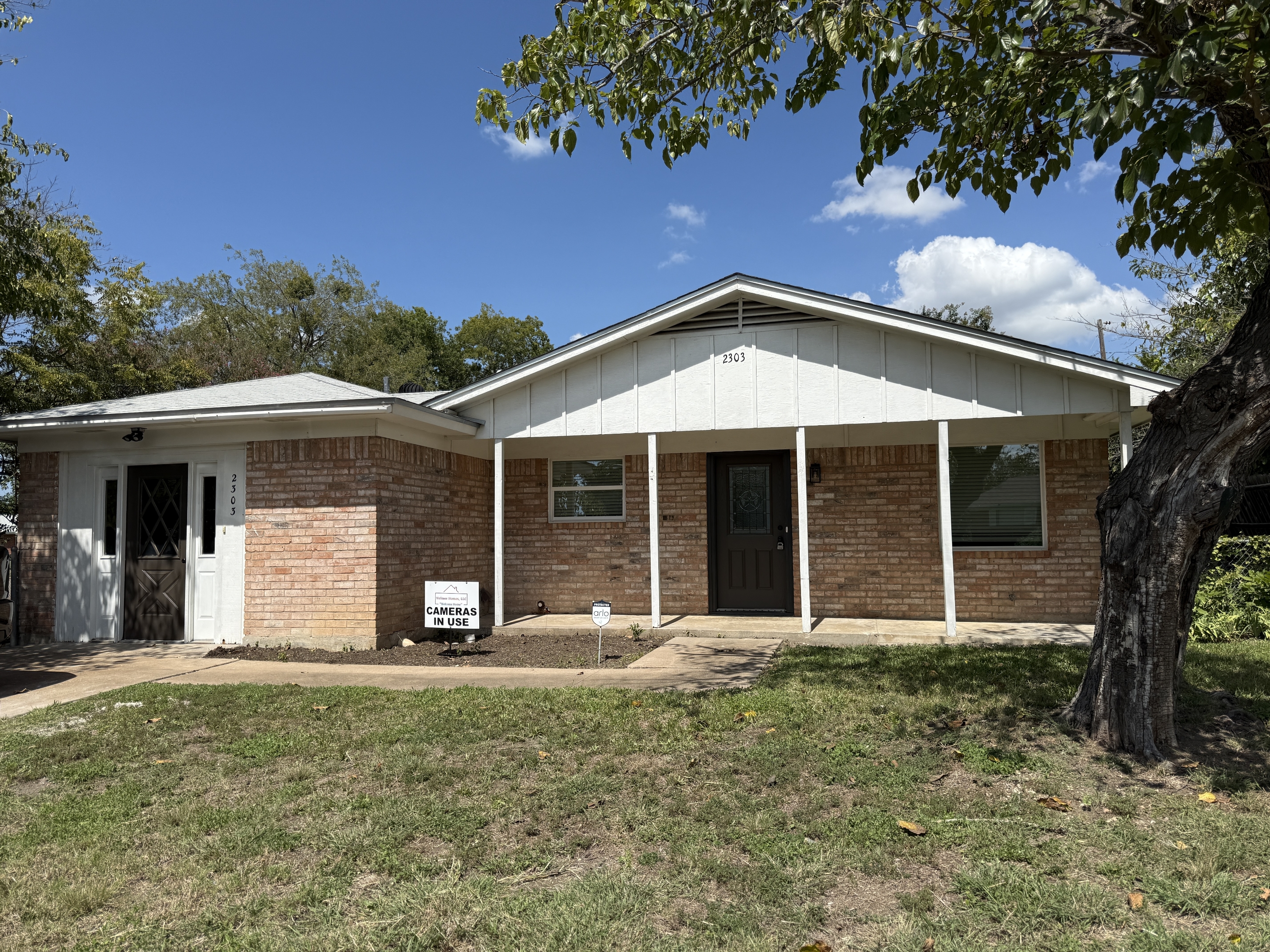 2303 Debra Circle
