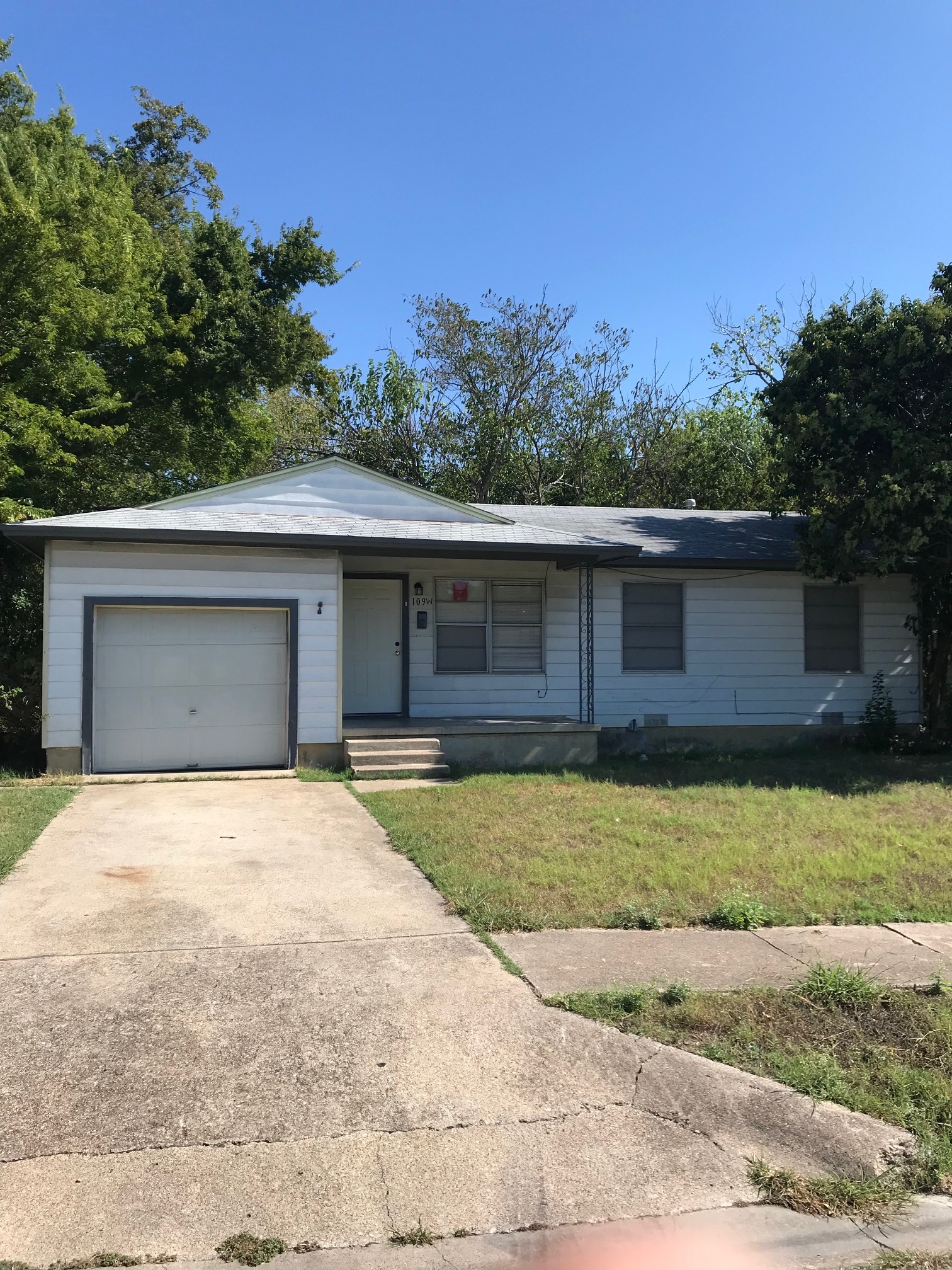 109 West Vardeman Avenue