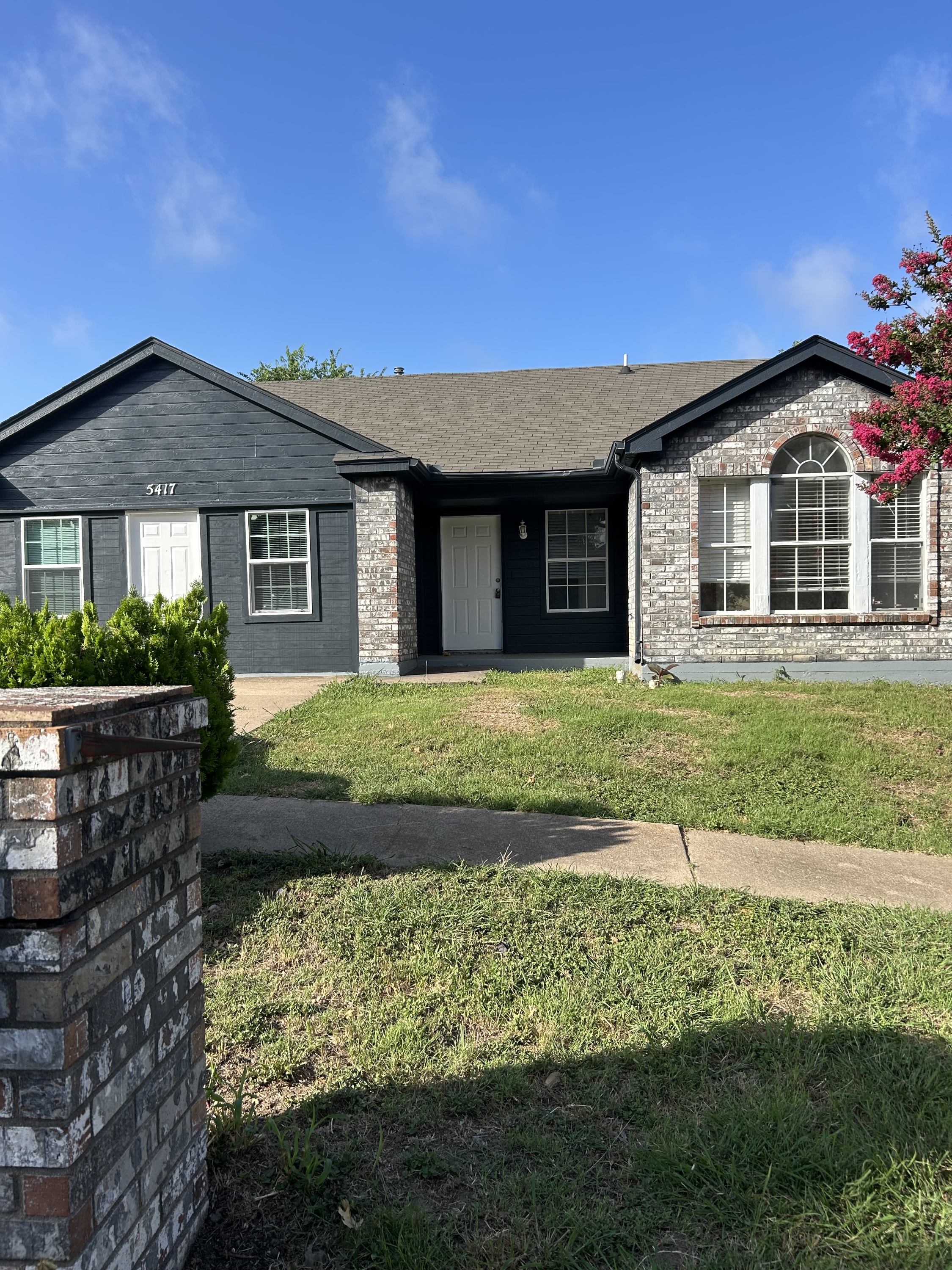 5417 Trailview Drive