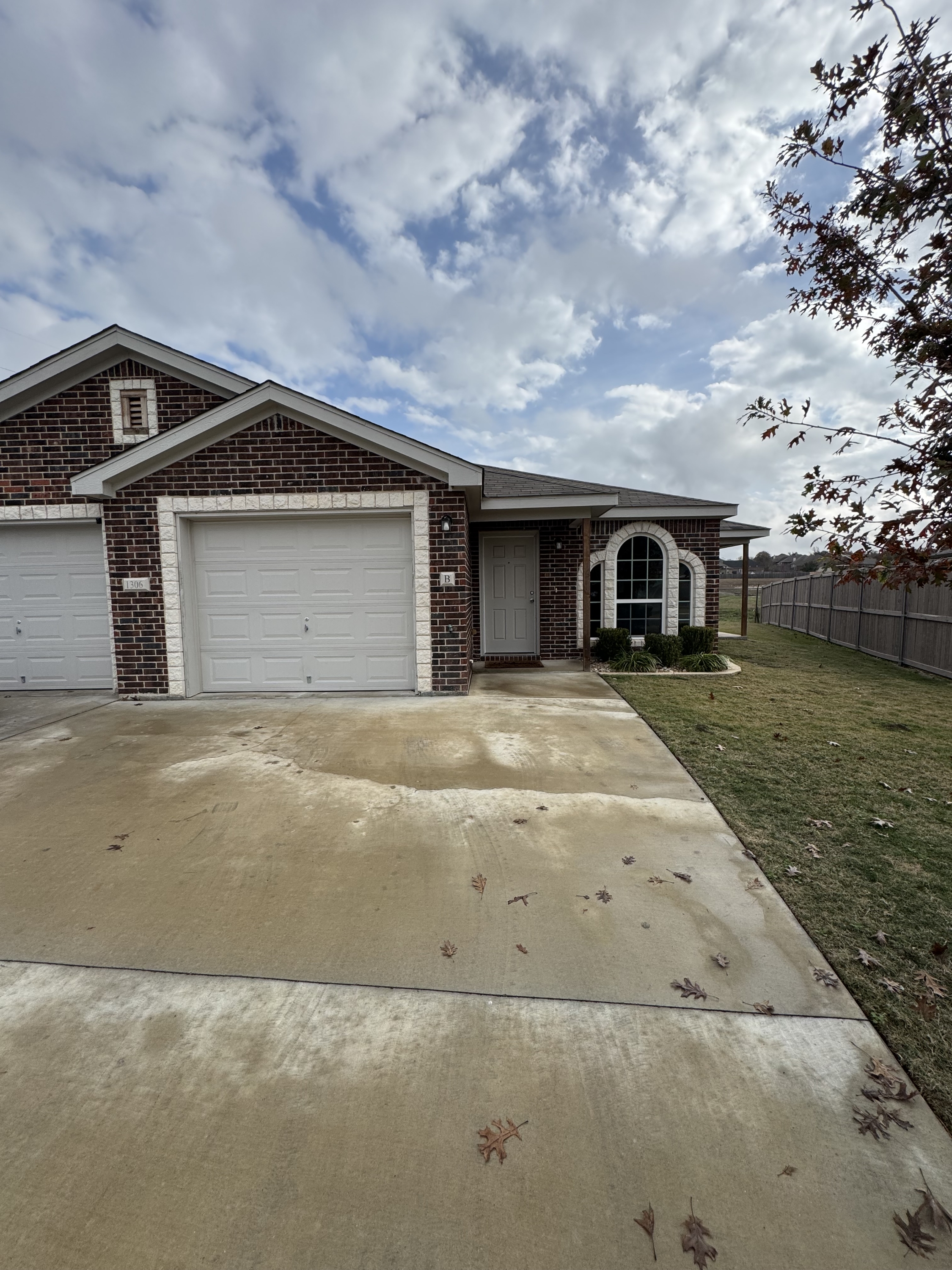 1306 Calle De Bronc - B