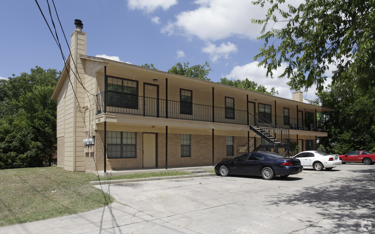 305 Veterans Avenue - D